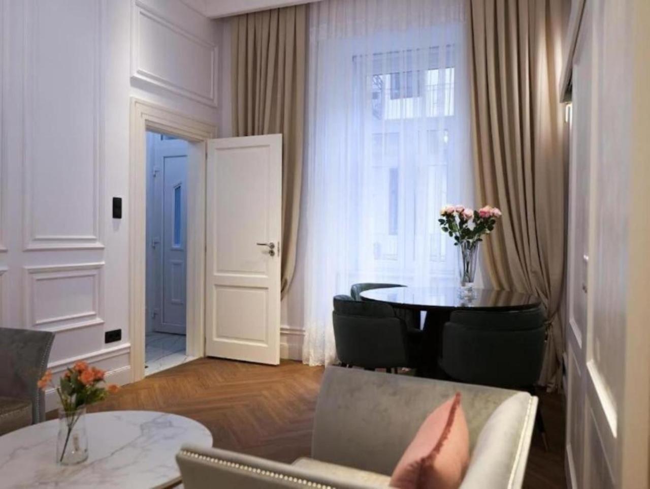 Apartment Premium Luxury Opera Near Opera And Basilica